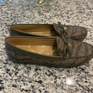 MICHAEL Michael Kors Brown Logo Moccasin Loafers with Bow Accent